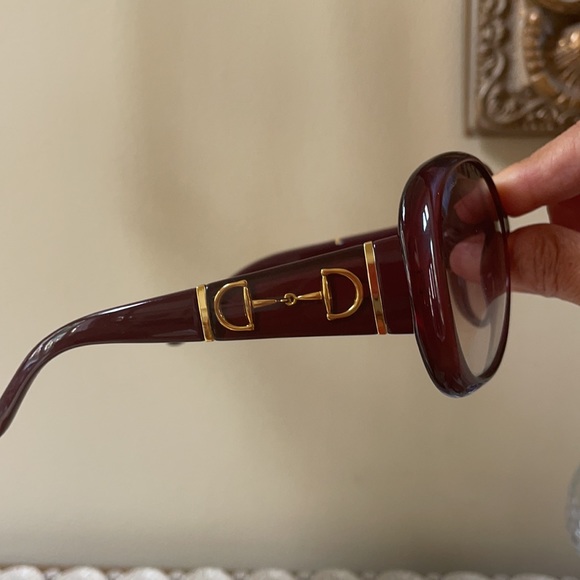 Gucci sunglasses!!One size only, burgundy color. main image 4